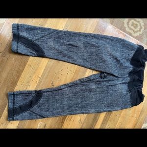 Lululemon size 6 leggings great shape